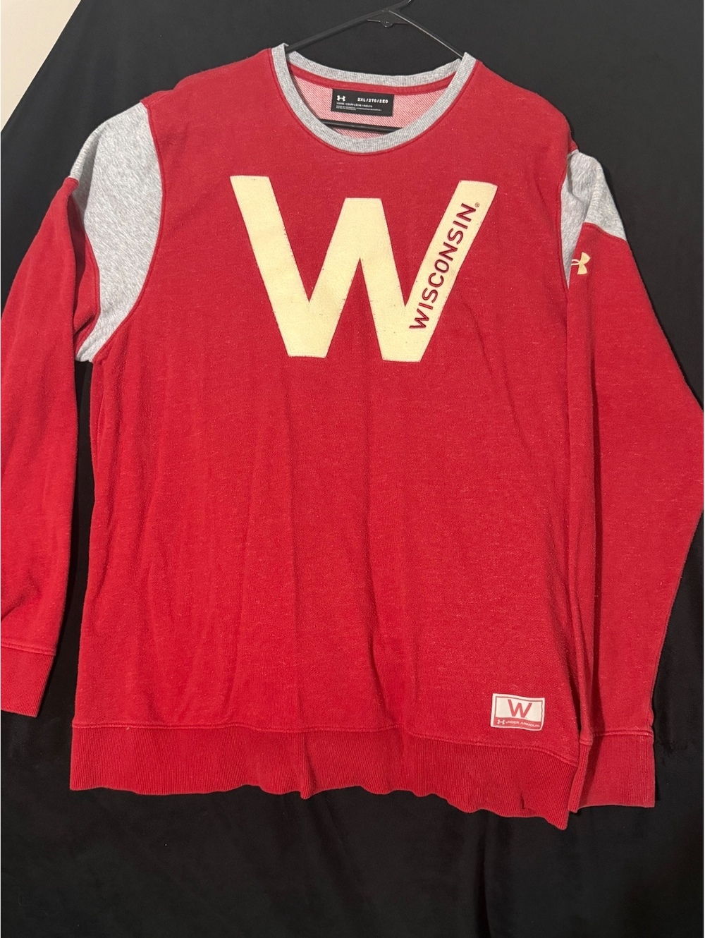 Under Armour Wisconsin Red and Gray Long Sleeve Sweatshirt 2XL Loose Fit